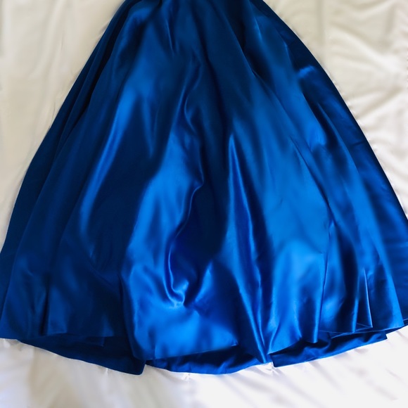 Floor-Length Satin Prom/Evening Dress - Picture 2 of 7